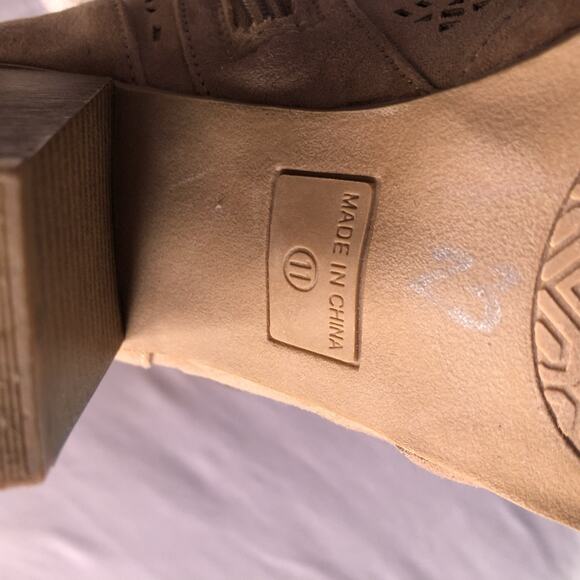 Me Too Women’s 11 Ankle Booties Tan Faux Suede Block Heel Cutout Zip Casual Boho - Picture 7 of 11